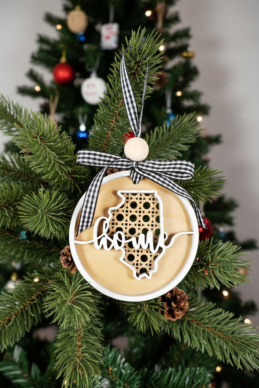 Illinois christmas ornament with a vintage vibe. It is 2 layers with the bottom layer rattan pattern.